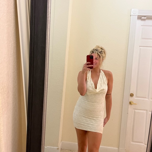 FOREVER 21 form fitting cream colored dress - Picture 3 of 7